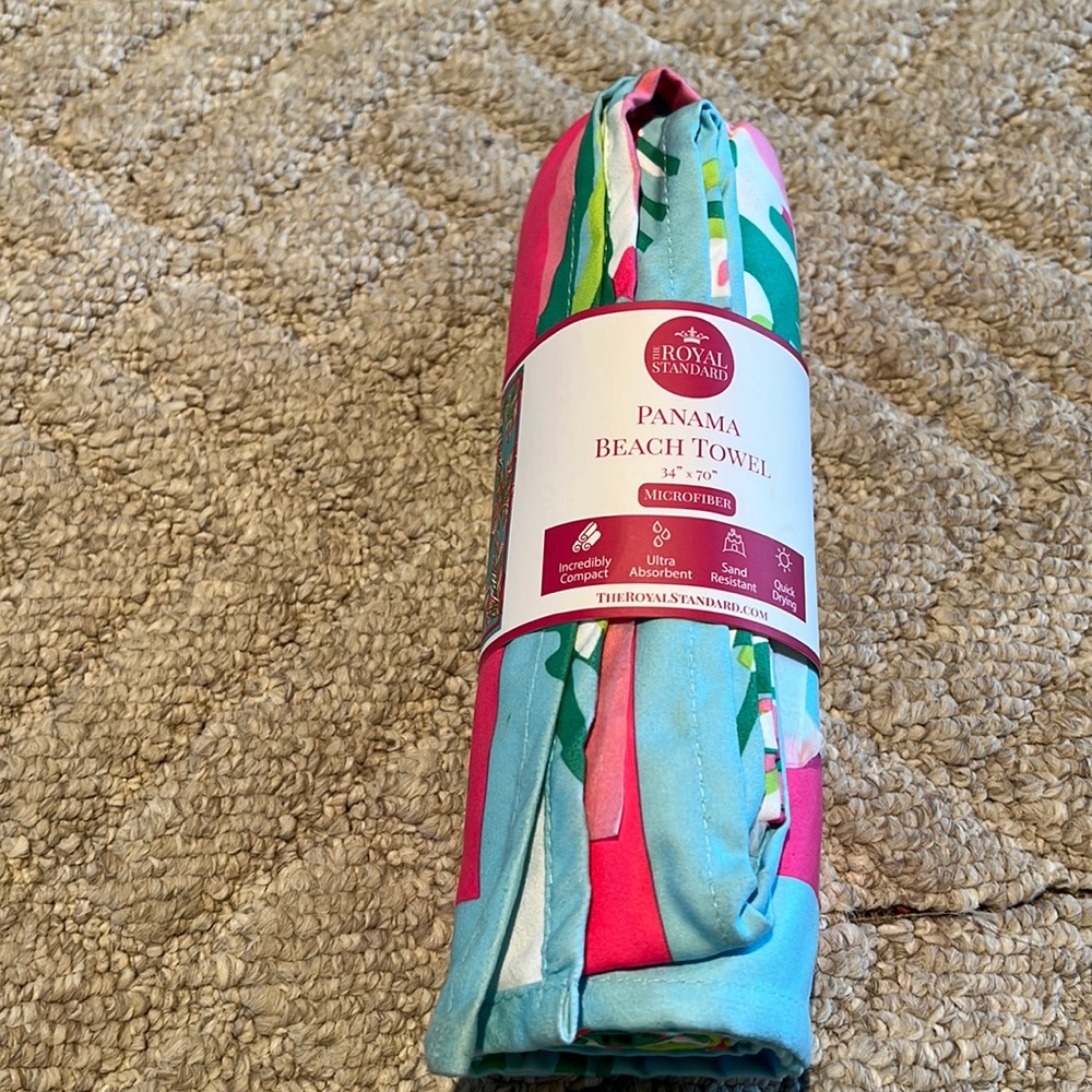NWOT Royal Standard Sand Resistant Beach Towel.  34” x 70”.